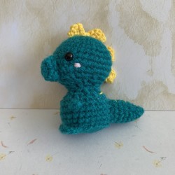 Petit dinosaure en amigurumi